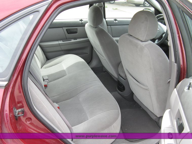 image for item 5000 2007 Ford Taurus SE