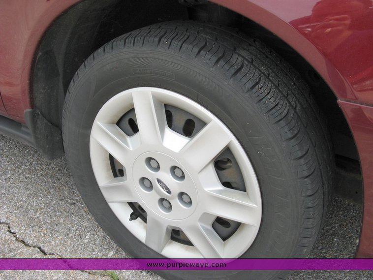 image for item 5000 2007 Ford Taurus SE