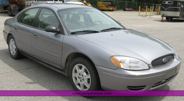 image for item 5001 2007 Ford Taurus SE