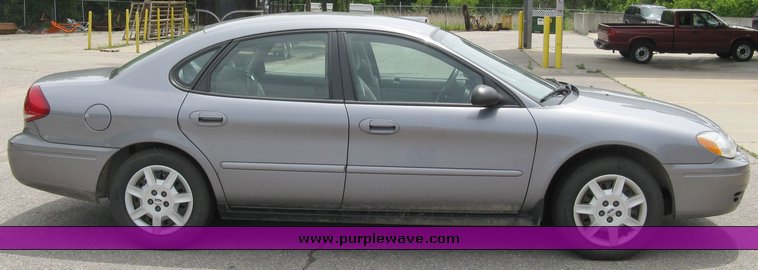 image for item 5001 2007 Ford Taurus SE