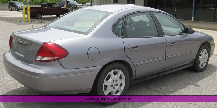 image for item 5001 2007 Ford Taurus SE