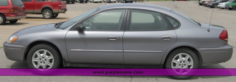 image for item 5001 2007 Ford Taurus SE