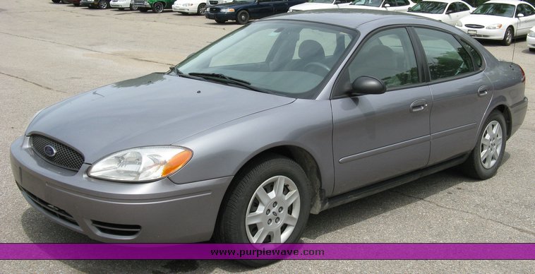 image for item 5001 2007 Ford Taurus SE