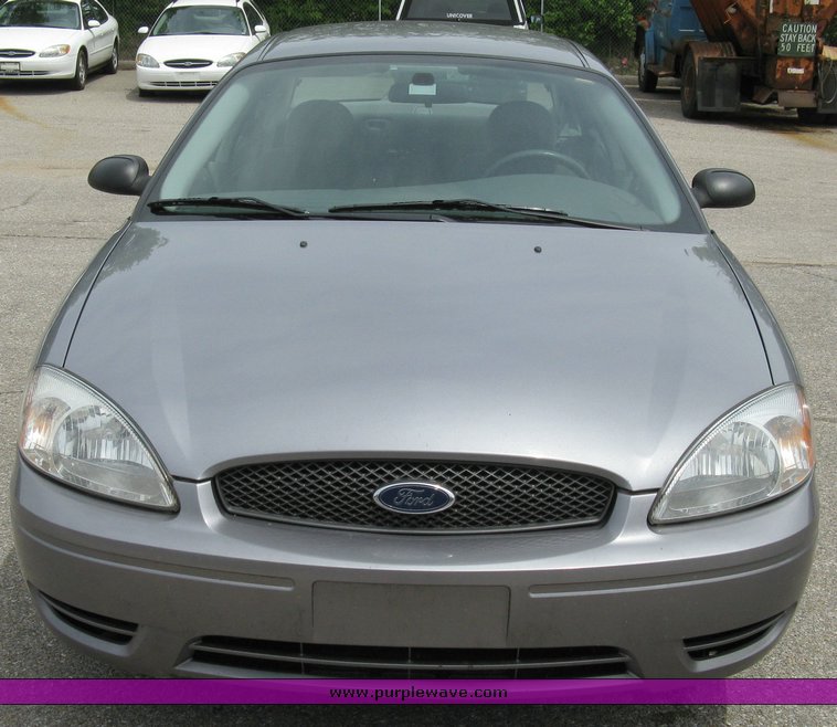 image for item 5001 2007 Ford Taurus SE