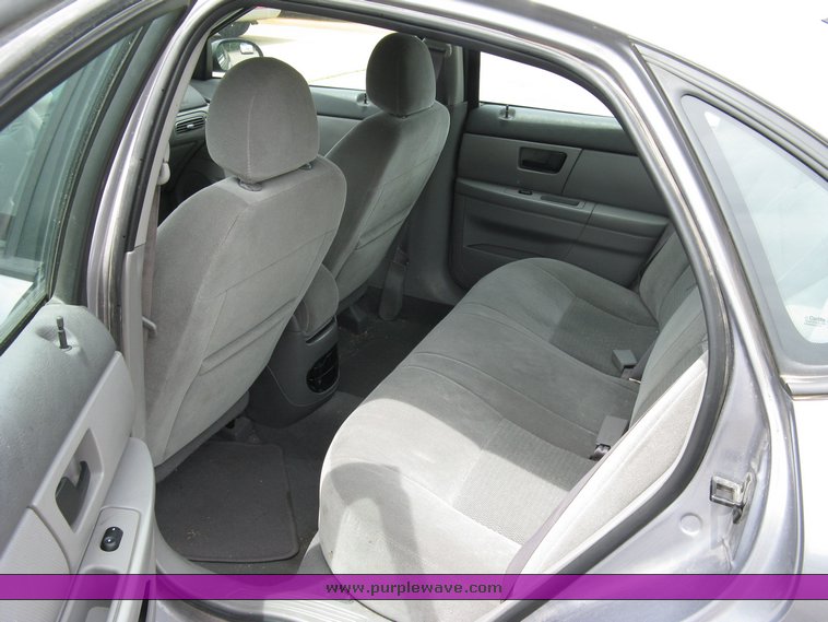 image for item 5001 2007 Ford Taurus SE