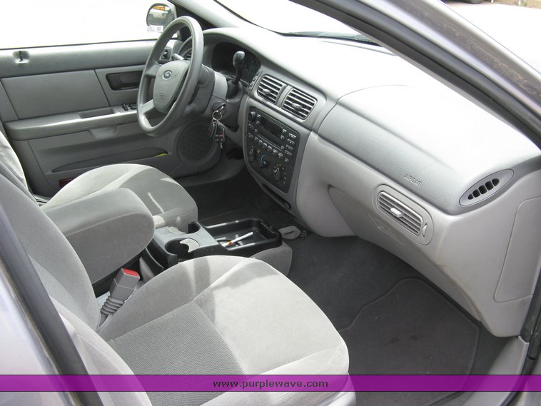 image for item 5001 2007 Ford Taurus SE