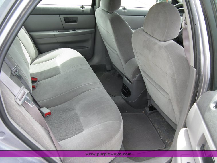 image for item 5001 2007 Ford Taurus SE