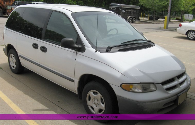image for item 5002 1999 Dodge Caravan