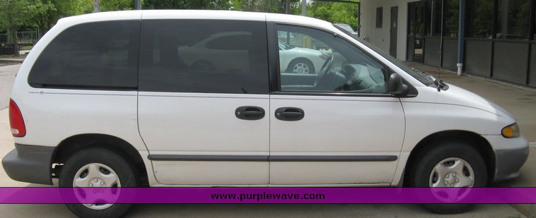 image for item 5002 1999 Dodge Caravan