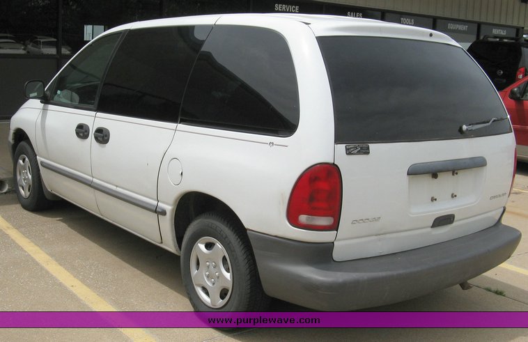 image for item 5002 1999 Dodge Caravan