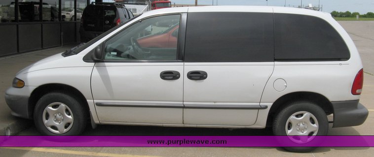 image for item 5002 1999 Dodge Caravan