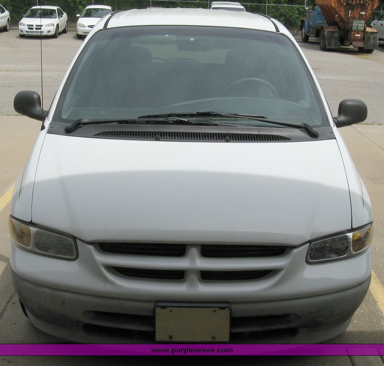 image for item 5002 1999 Dodge Caravan
