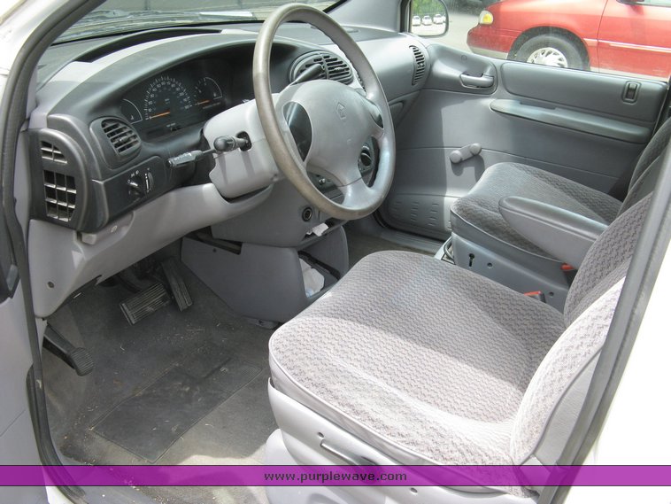 image for item 5002 1999 Dodge Caravan