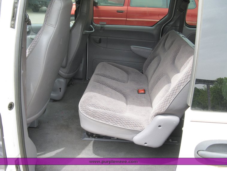 image for item 5002 1999 Dodge Caravan