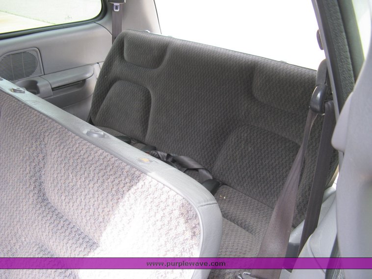 image for item 5002 1999 Dodge Caravan