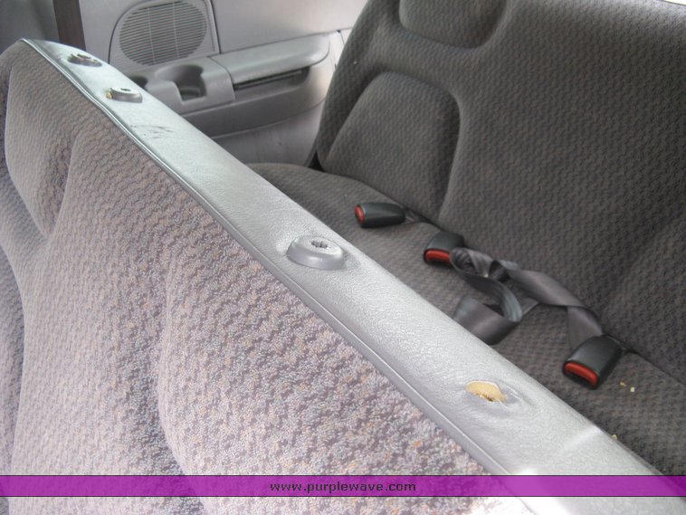 image for item 5002 1999 Dodge Caravan