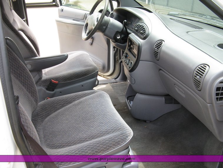 image for item 5002 1999 Dodge Caravan