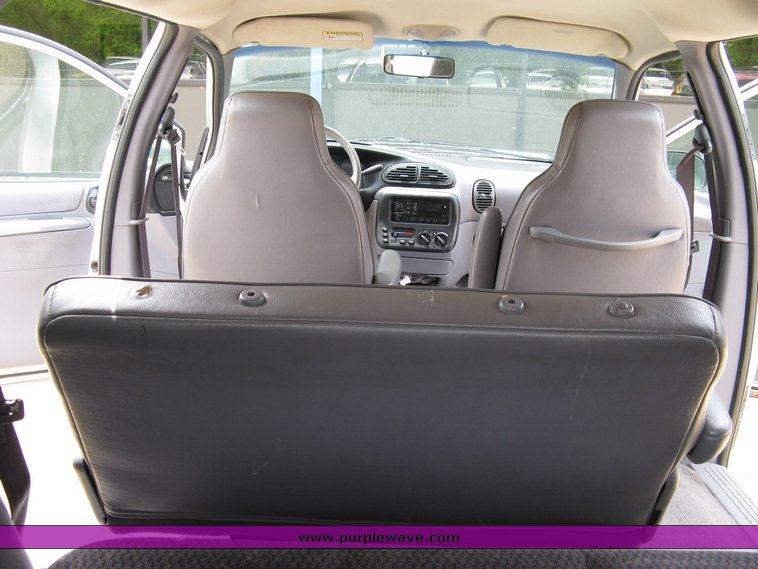 image for item 5002 1999 Dodge Caravan