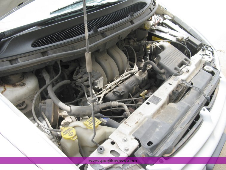 image for item 5002 1999 Dodge Caravan