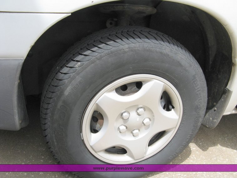 image for item 5002 1999 Dodge Caravan