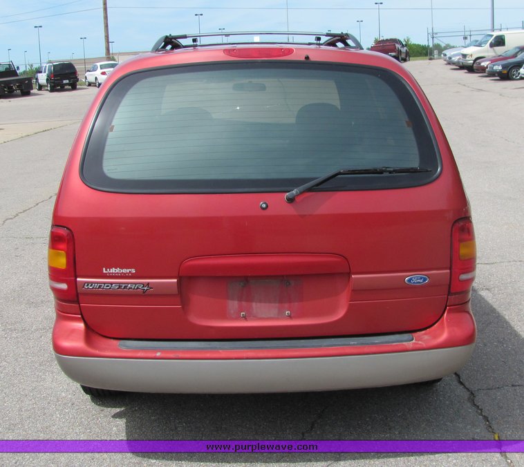 image for item 6020 1995 Ford Windstar Wagon