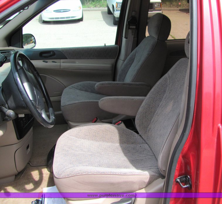 image for item 6020 1995 Ford Windstar Wagon