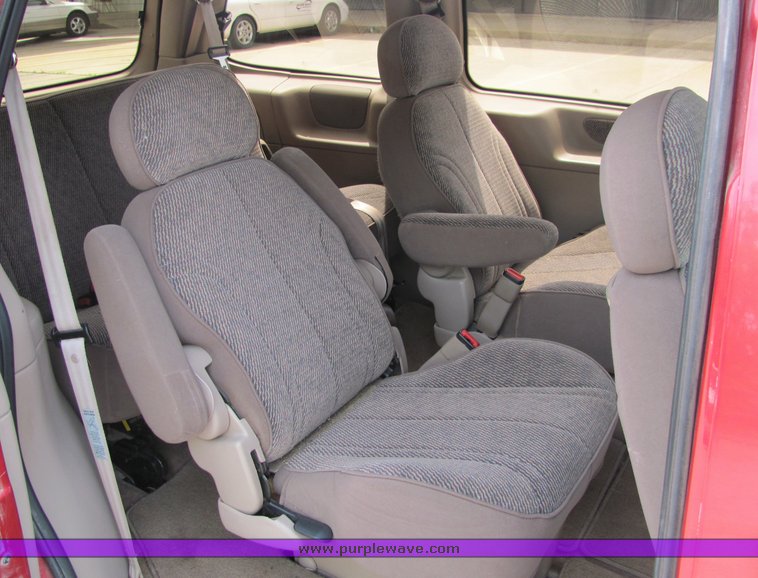 image for item 6020 1995 Ford Windstar Wagon