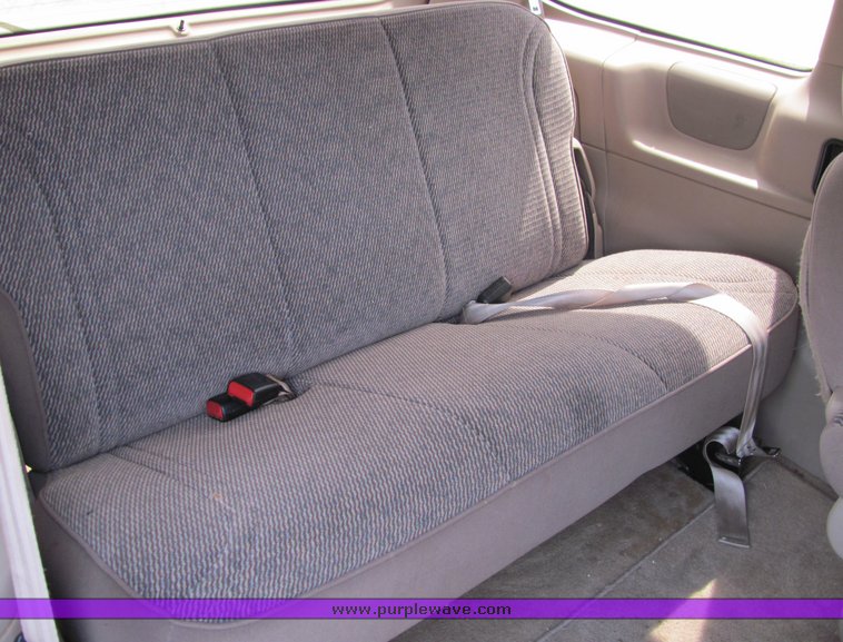 image for item 6020 1995 Ford Windstar Wagon