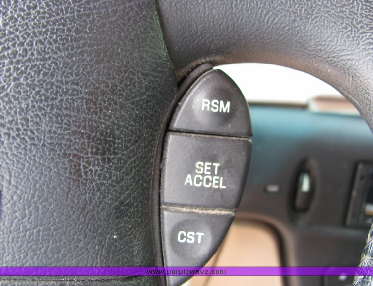 image for item 6020 1995 Ford Windstar Wagon