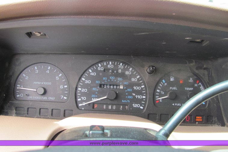 image for item 6020 1995 Ford Windstar Wagon