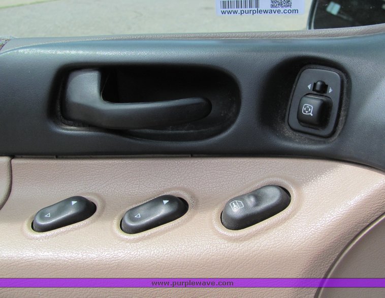 image for item 6020 1995 Ford Windstar Wagon