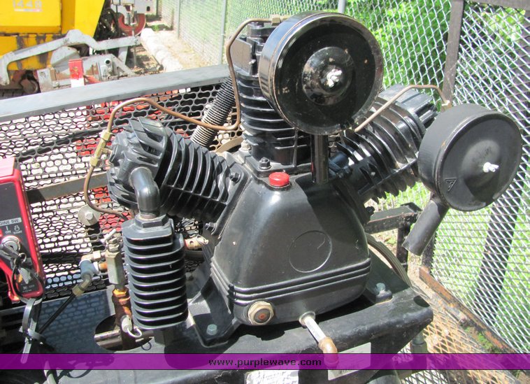 image for item 6076 Air compressor trailer