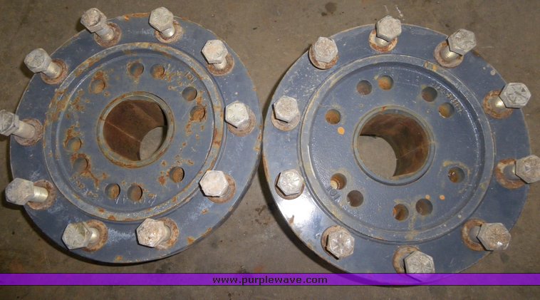 image for item 1012 Tractor axle hub