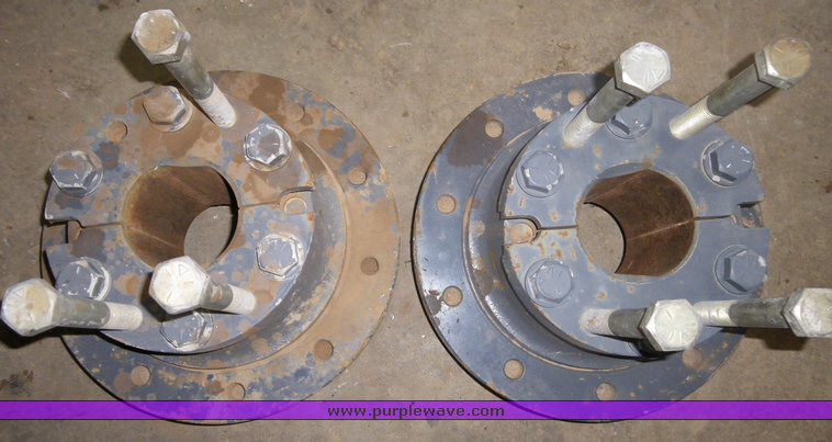 image for item 1012 Tractor axle hub