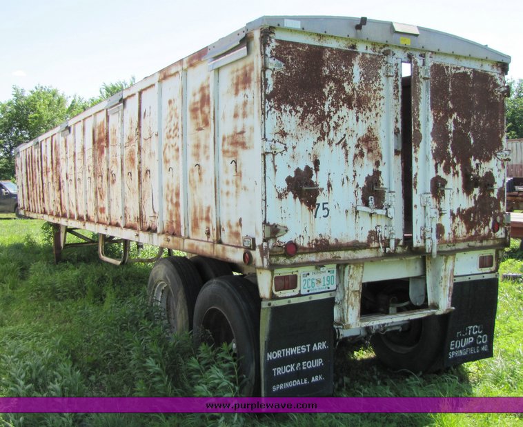 image for item 3275 1985 Hobbs 42' trailer