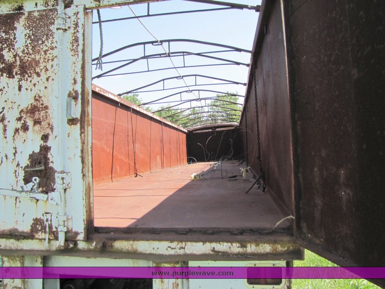 image for item 3275 1985 Hobbs 42' trailer