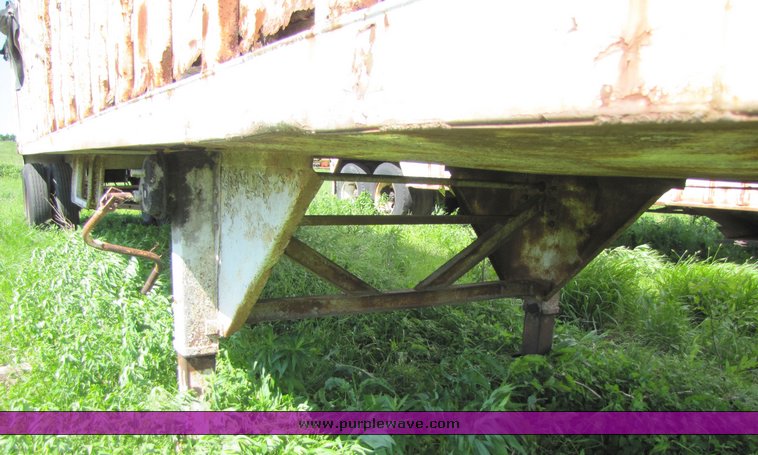 image for item 3275 1985 Hobbs 42' trailer