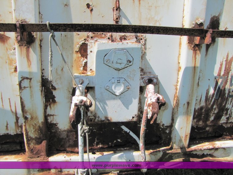 image for item 3275 1985 Hobbs 42' trailer