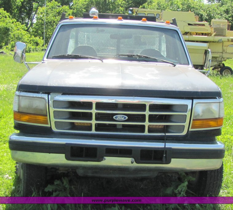 image for item 3277 1996 Ford F350 flatbed pickup