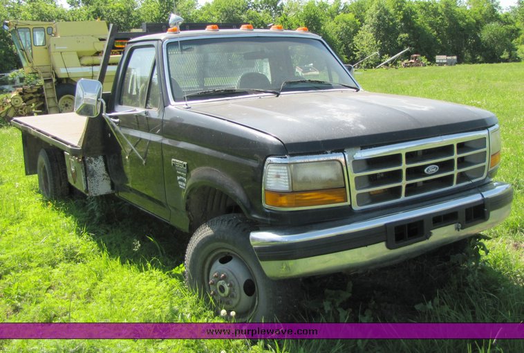 image for item 3277 1996 Ford F350 flatbed pickup