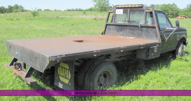 image for item 3277 1996 Ford F350 flatbed pickup