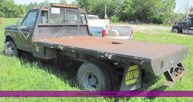 image for item 3277 1996 Ford F350 flatbed pickup