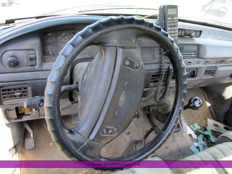 image for item 3277 1996 Ford F350 flatbed pickup