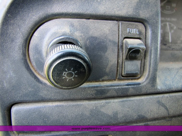 image for item 3277 1996 Ford F350 flatbed pickup