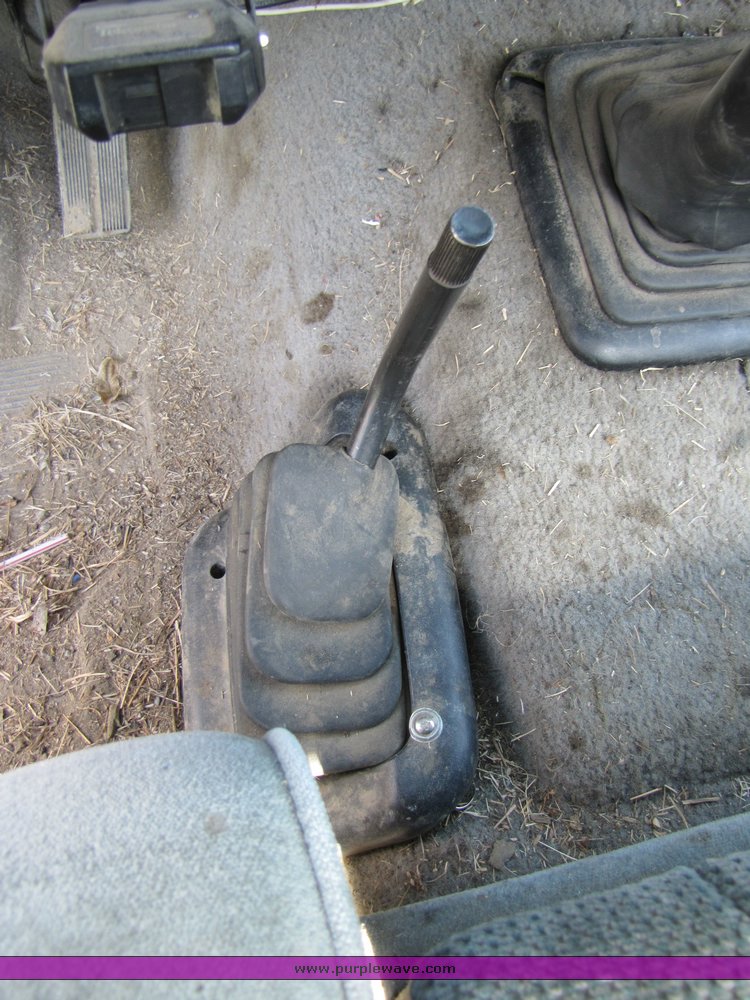 image for item 3277 1996 Ford F350 flatbed pickup