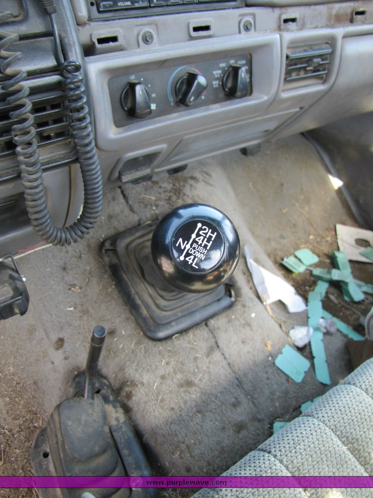 image for item 3277 1996 Ford F350 flatbed pickup