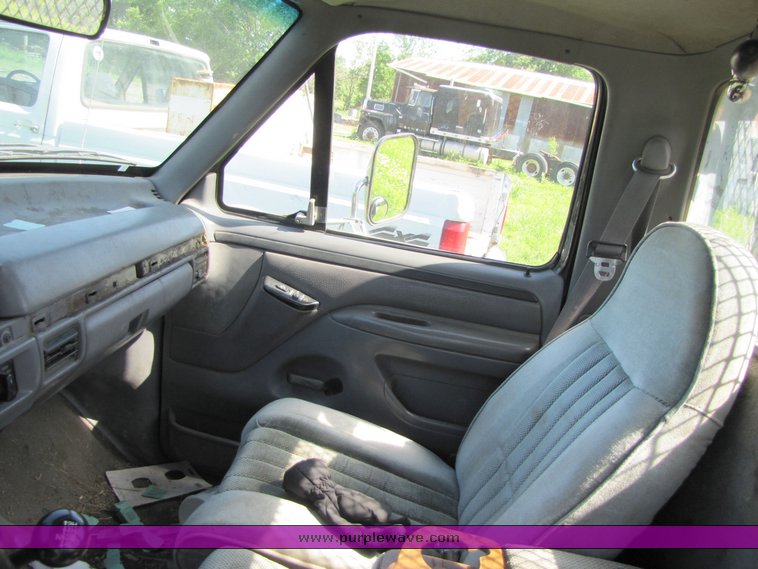 image for item 3277 1996 Ford F350 flatbed pickup