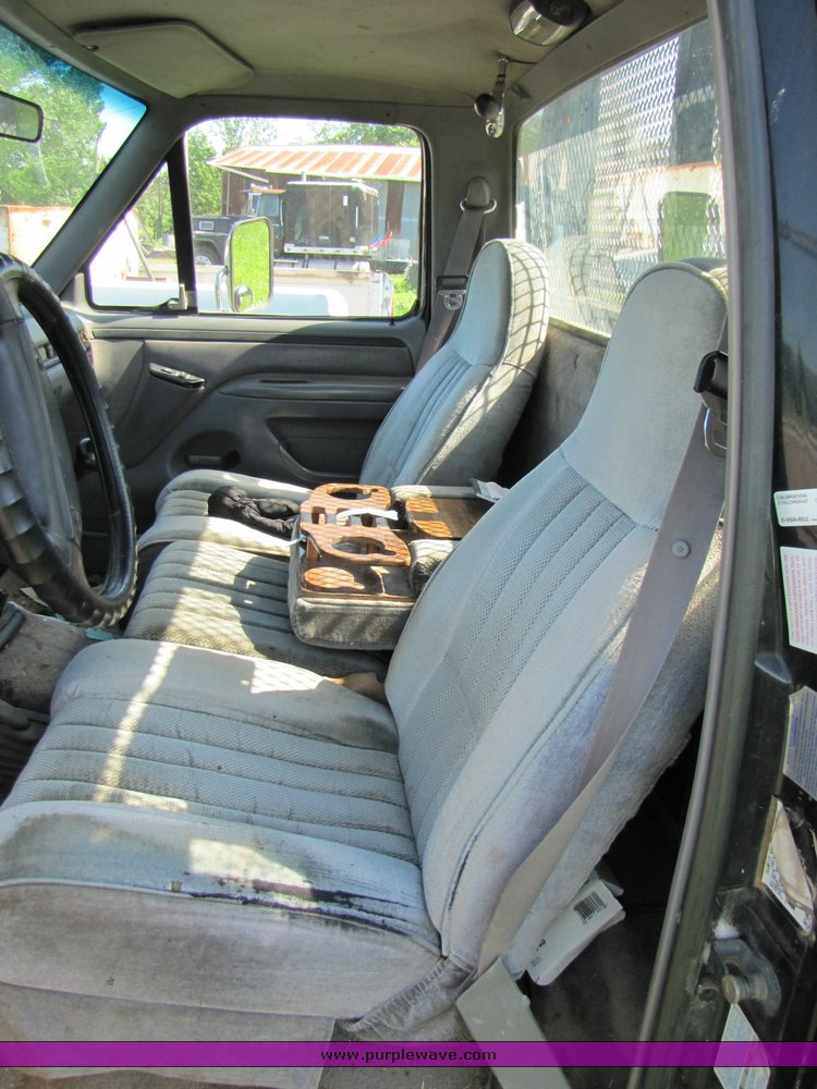 image for item 3277 1996 Ford F350 flatbed pickup