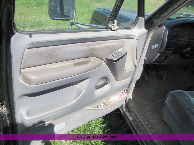 image for item 3277 1996 Ford F350 flatbed pickup