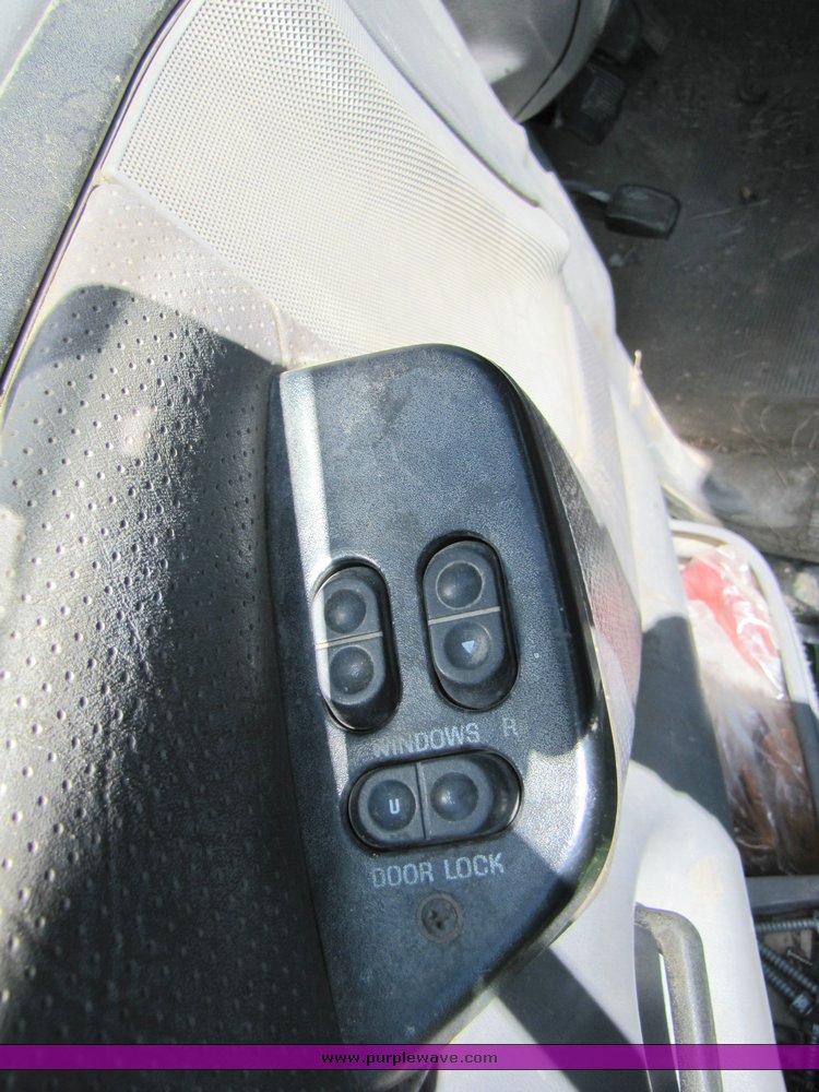 image for item 3277 1996 Ford F350 flatbed pickup